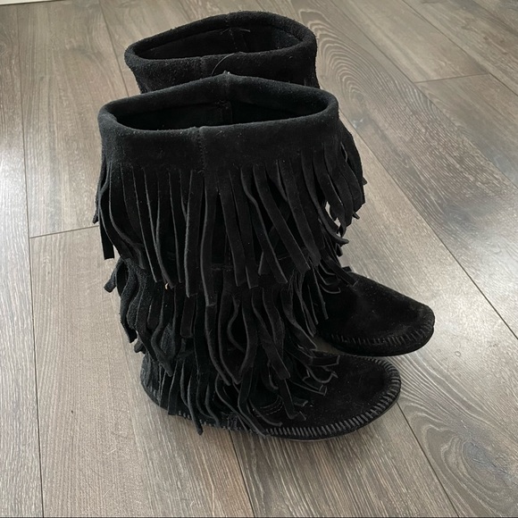 Minnetonka black calf high 3 layer fringe boot - Picture 2 of 4
